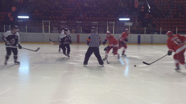 Crvene zvezda velikim preokretom slavila u "večitom derbiju", Prva hokej liga Srbije