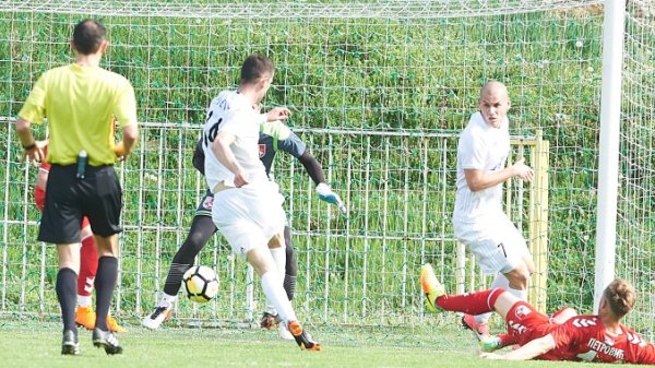 Čukarički poražen od Radničkog, meč obeležili penal i tri crvena kartona!, Superliga Srbije - Play Off