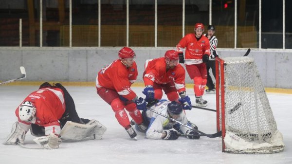 IHL: Zvezda moćna u Jesenicama, IHL liga
